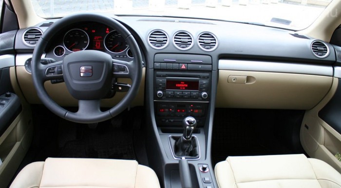 Az A4 Cabriolet kerek légbeömlőit örökölte az Exeo