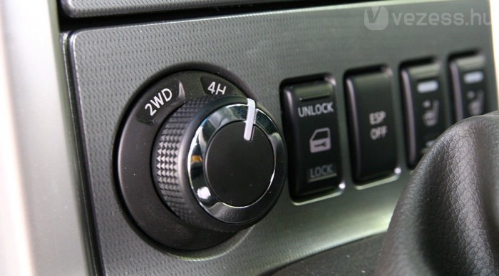 Tekerőgomb kapcsolja a négykereket, felezőt