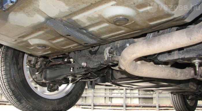 Nem komoly terepjárós, ezért stabil és gyors országúton