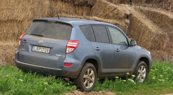 Elboldogul könnyű terepen, csak hát az ember sajnálja. Túl elegáns a sárba