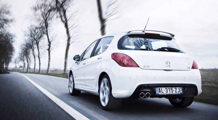 Szárny és diffúzor díszíti 