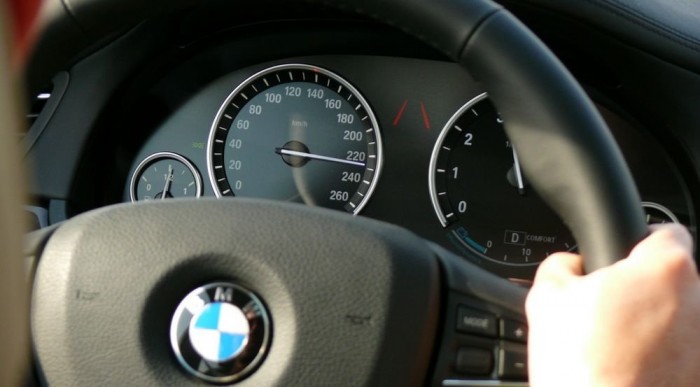 Az úri közönség autózik 7