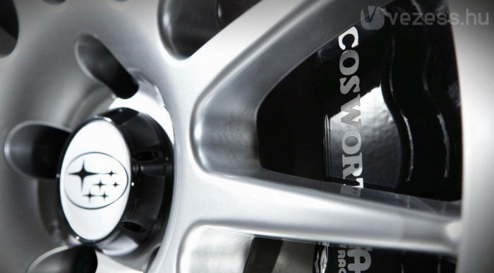 355 mm-es AP Racing tárcsákkal