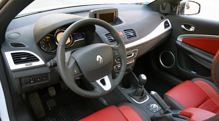 Belül ismerős elemekkel találkozunk