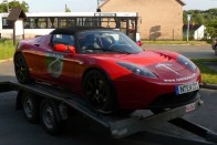 A Tesla Roadster hatótávja papíron 394 km