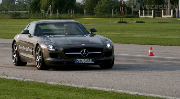 0-100 km/óra: 3,8 s