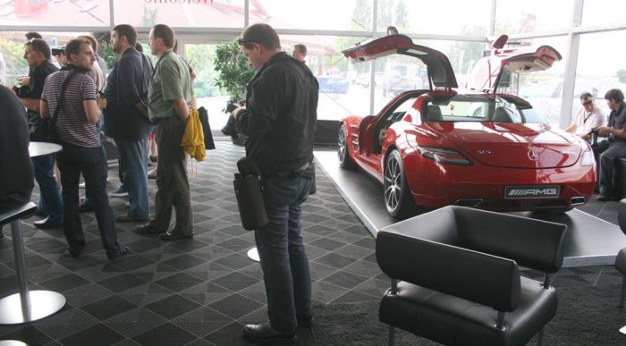 Balra előadás, jobbra SLS. Mi legyen? 