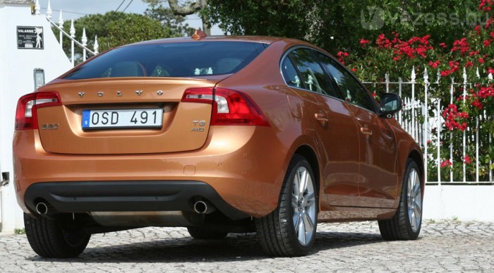 Nagyon ott van az úton