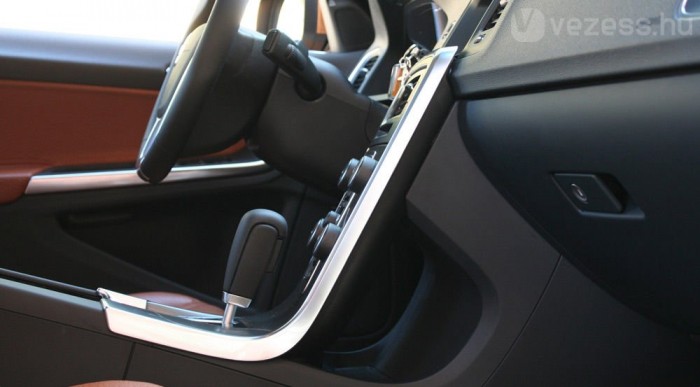 Vaskosabb lett, de még lebeg