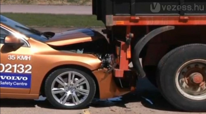 A dummynak hiába szólt az autó, hogy rossz a szenzor