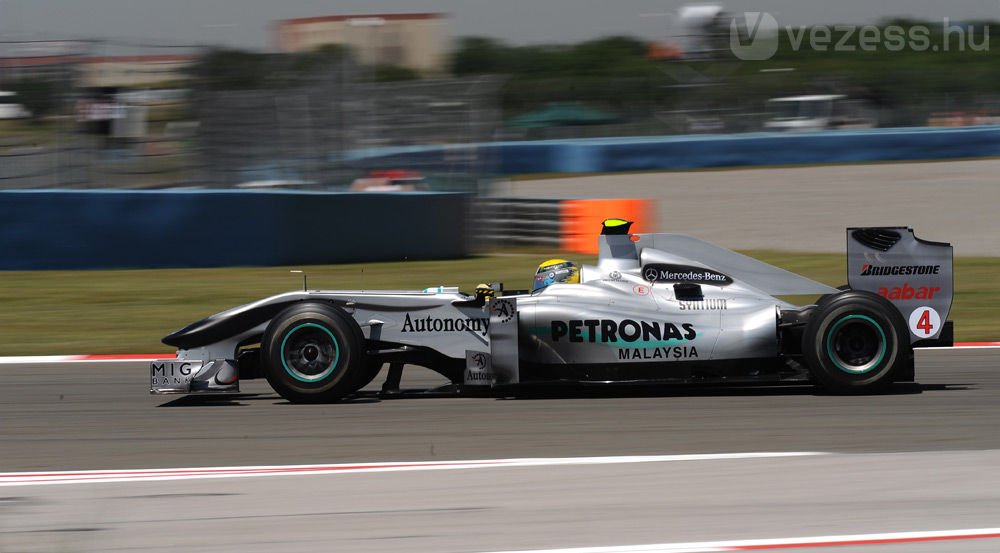 F1: Schumacher hibázott, Webberé a pole 9