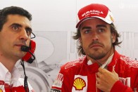 Alonso megint csak a garázsból nézte a végét