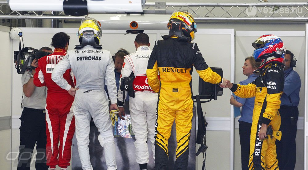 F1: Schumacher hibázott, Webberé a pole 33