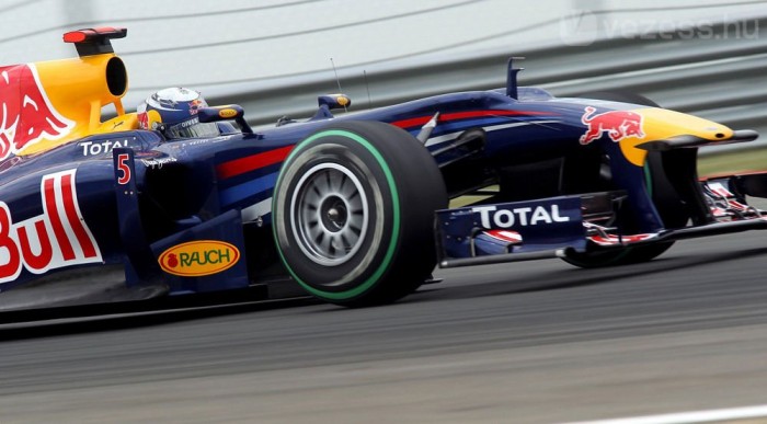 Vettel túl hamar kanyarodott 7