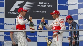 F1: A Red Bull a McLarennek adta a győzelmet