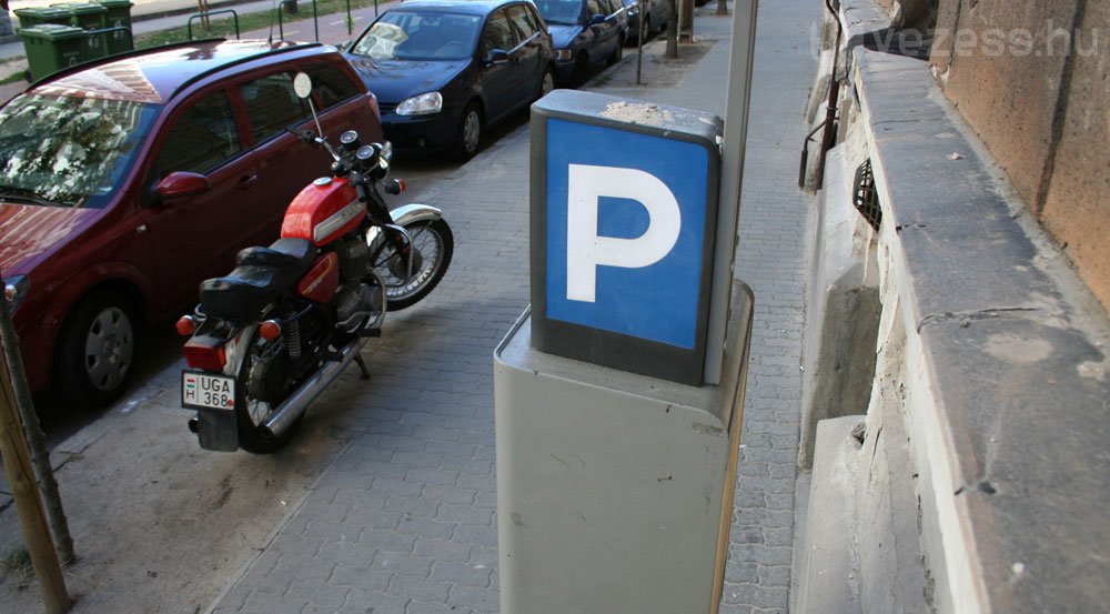 Ezentúl a benzintől függ a parkolási díj 19