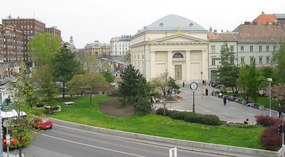 34062_254733_1000x700.jpg | Vezess | Vezess A Deák téren több fa lehet
