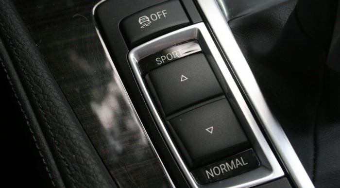 A futóművet és gázpedál reakciót is állítja