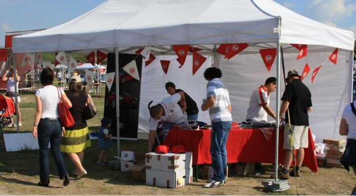 Alfa Romeo stand. Póló és bármi ami alfás.