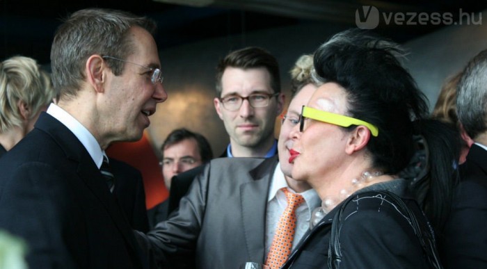 Jeff Koons avec madame le papagáj 