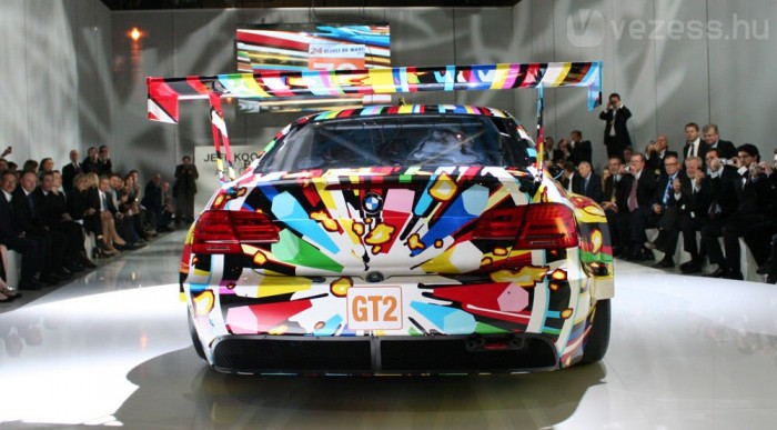 Hátul összetorlódik az áramlás, mint igaziból is