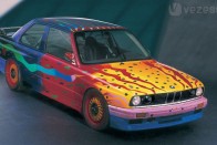 1989-ben két Art Car készült, a bennszülött Jagamara mellett a szintén ausztrál Ken Done is alkotott. A 281-es végsebességű M3 versenyautóra papagájhalat festett, amely szintén különlegesen gyors