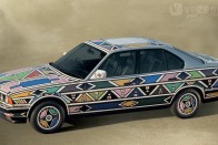 A dél-afrikai Esther Mahlangu törzsi jeleket festett az E34-es 525i-re. A Ndebele műalkotások az otthonok ősi dekorációs készletéből táplálkoznak