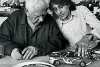 Calder röviddel halála előtt alkotta az első BMW Art Cart. Mellette a feladatra őt felkérő Hervé Poulain autóversenyző, aki Le Mans-ban indult a géppel 1975-ben