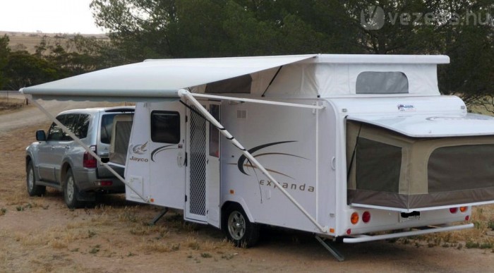 Utasaival együtt vitték a lakókocsit