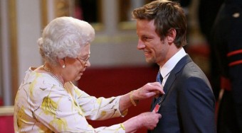 F1: Button a királynőnél járt