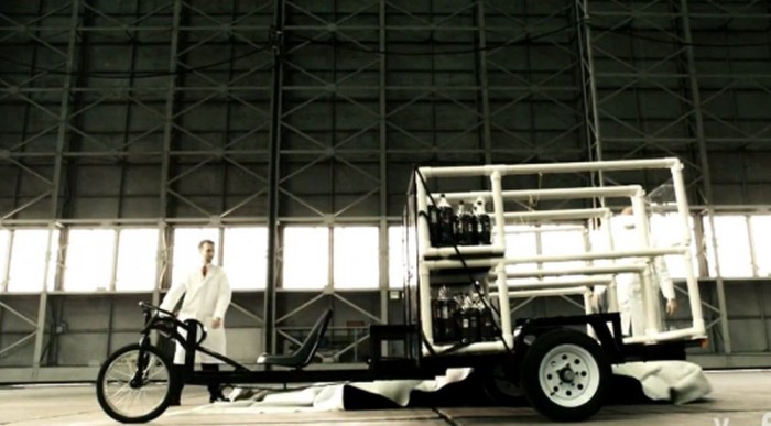 Feltalálák a jövő üzemanyagát! Kóla kell és Mentos