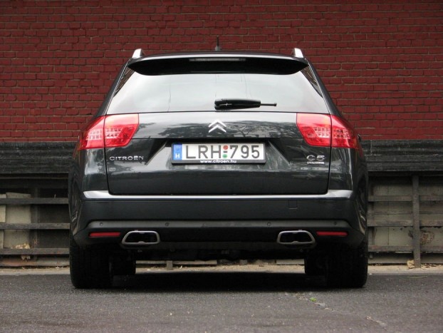 Látványos a dupla kipufogóvég