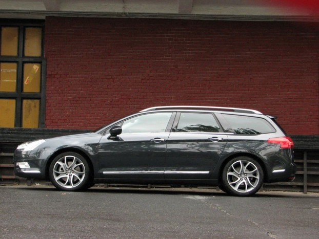 Jókora túlnyúlás elöl, de nem csak ezért orrnehéz a kasztni