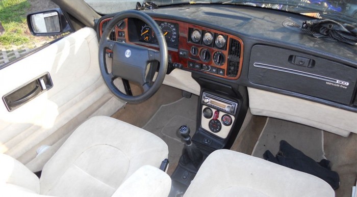 Sajnos az alsó tárolórekeszt elfoglalták a műszerek