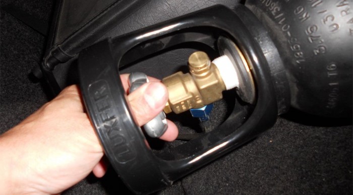 Kézzel kell nyitni, de már kinéztem egy elektromos rendszert