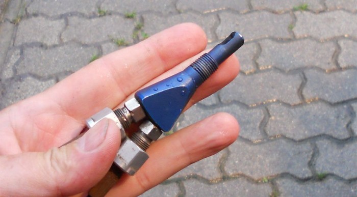 A nitro-benzin keverőfej