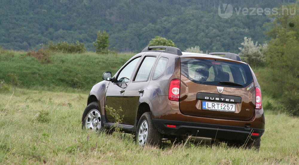 Jó hasmagasságával 4x4 híján sem akad el rögtön