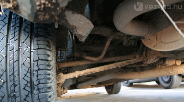 A 4x4-es verzió felfüggesztése hátul is független 