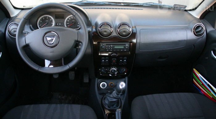 Rendíthetetlennek tűnik a Duster belseje