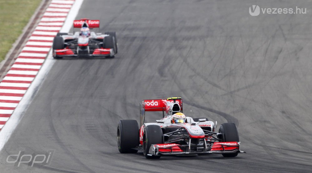 39271_301324_1000x700.jpg | Vezess | Vezess A McLaren csapatfőnöke újra hangsúlyozta, hogy csak kommunikációs baki miatt előzte meg Jenson Button Lewis Hamiltont Isztambulban, nem a csapatsorrenddel ügyeskedtek.