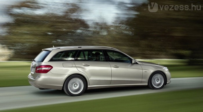 Az E-osztály kombival versenghet