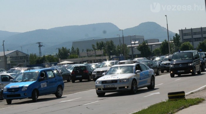 Orbán Viktor kipróbálta az új Suzukit 6 | Vezess Érkezik a miniszterelnöki flotta