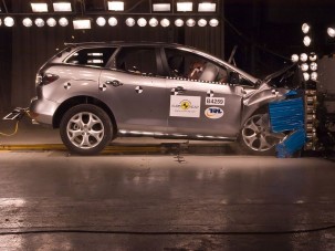 Nem szereti a gyalogosokat a Mazda CX-7