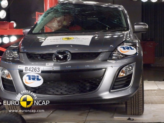 Nem szereti a gyalogosokat a Mazda CX-7 6