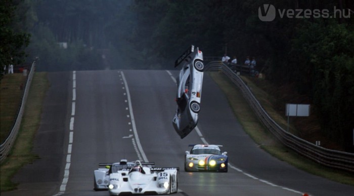 Mindenki túlélte Le Mans-t. Most… 5 | Vezess Az egyik elrepülő Mercedes CLR