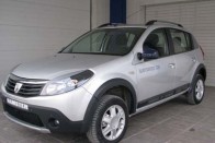 Jön az olcsó  hibrid Dacia? 14