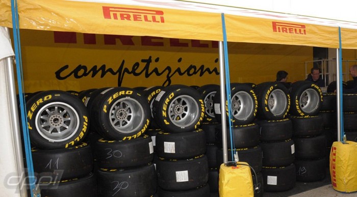 F1: Toyotával tesztelne a Pirelli