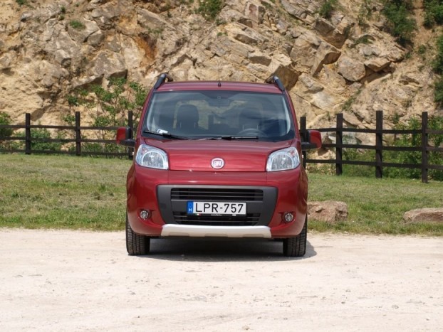 Szélesebb, mint amilyennek szemből mutatja magát