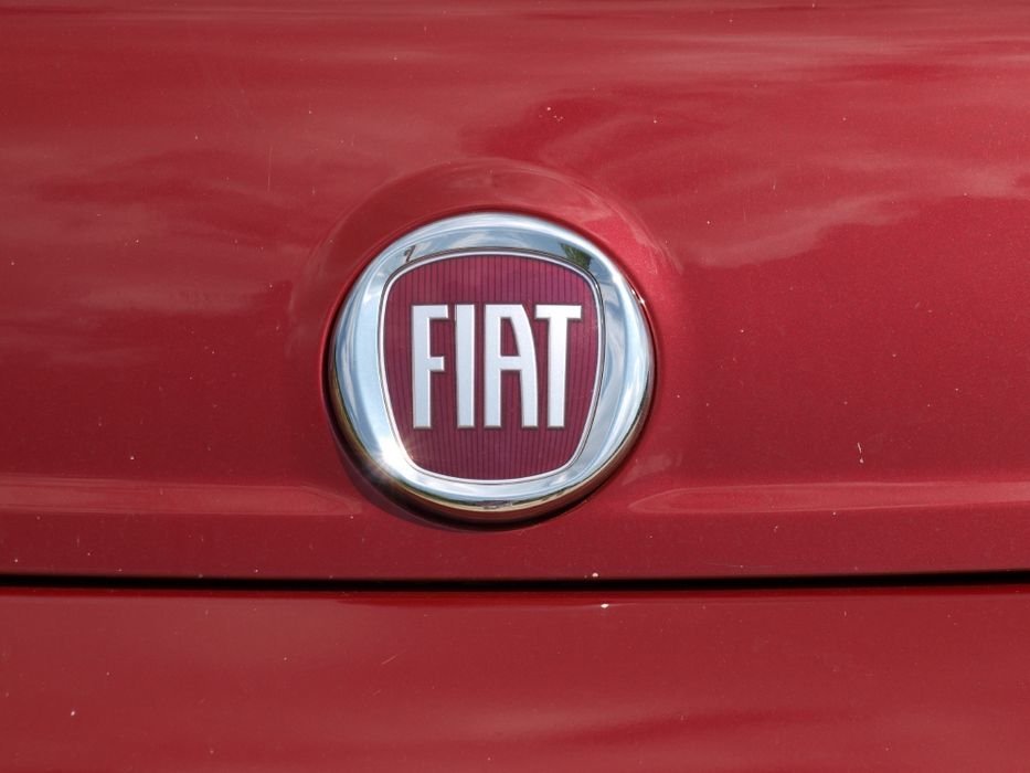 Hatalmas FIAT jelvény