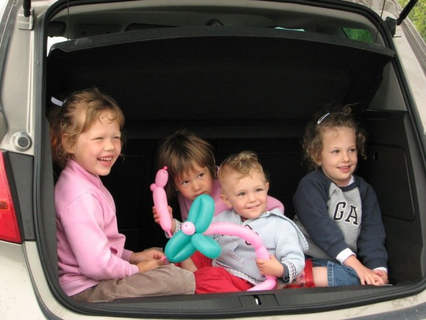 44 gyerek is bepakolható, ha nem is legálisan